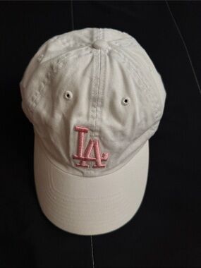 '47 White Cap with Pink LA Accent
